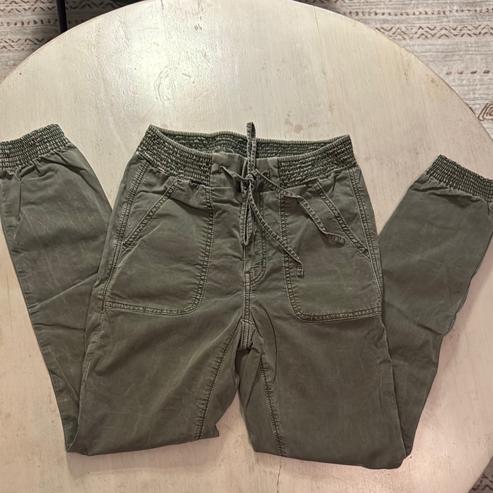 American Eagle Outfitters Olive Green Relaxed Pants